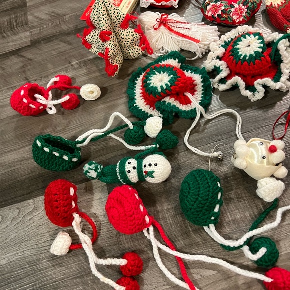 VINTAGE YARN Christmas ornament LOT 24 ANGEL SANTA Cats Christmas Tree Handmade - Picture 3 of 16